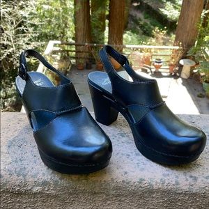 Dansko Women's Riley Dress Pump, Black Full Grain